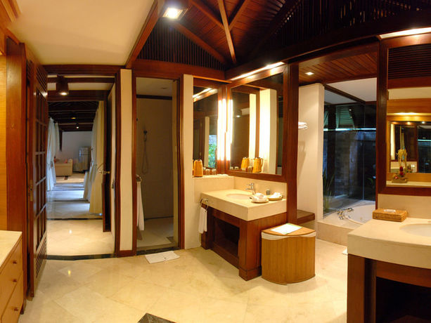 Imagen del bar/restaurante del Hotel Finna Golf And Country Club Resort. Foto 8