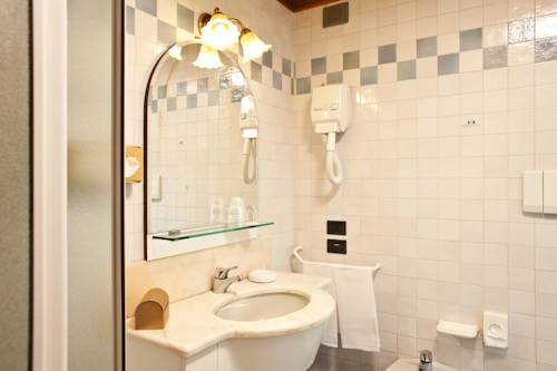 Imagen de la habitación del Hotel Fior. Foto 9