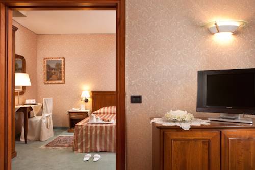 Imagen de la habitación del Hotel Fior. Foto 16