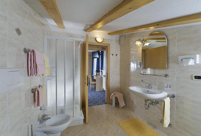 Imagen de la habitación del Hotel Fiordaliso, Canazei. Foto 5