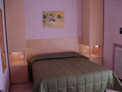 Imagen de la habitación del Hotel Fiordaliso, Sirmione. Foto 5