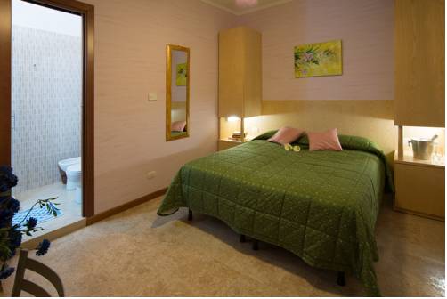 Imagen de la habitación del Hotel Fiordaliso, Sirmione. Foto 6