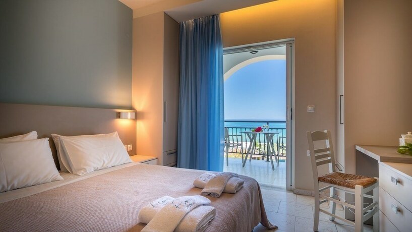 Imagen de la habitación del Hotel Fiore Beach Studios. Foto 16