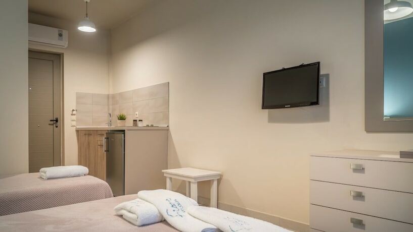 Imagen de la habitación del Hotel Fiore Beach Studios. Foto 20