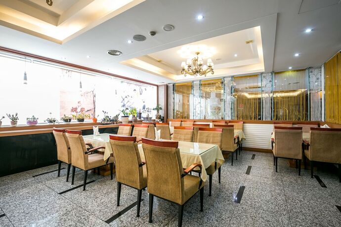 Imagen del bar/restaurante del Hotel Fiore Tourist Hotel. Foto 3
