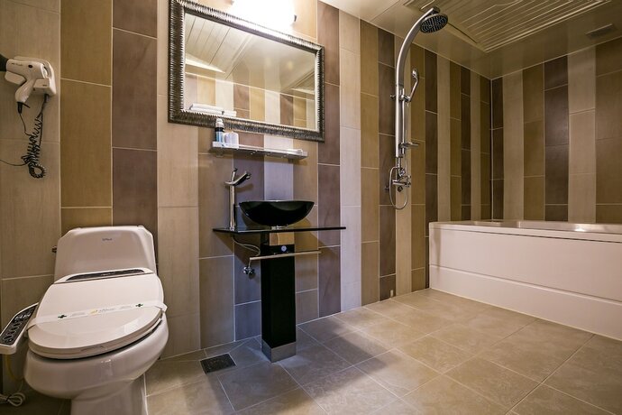 Imagen de la habitación del Hotel Fiore Tourist Hotel. Foto 13