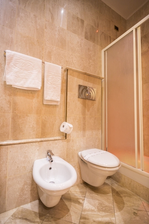 Imagen de la habitación del Hotel Fiorella Milano. Foto 5