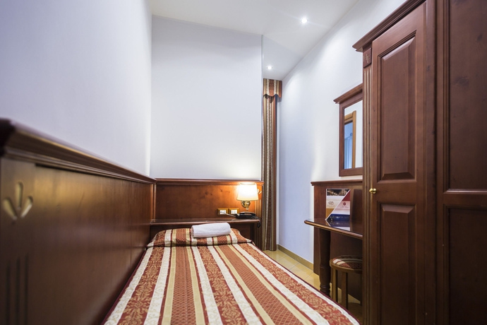 Imagen de la habitación del Hotel Fiorella Milano. Foto 7