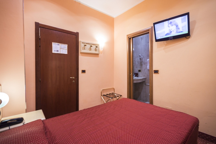 Imagen de la habitación del Hotel Fiorella Milano. Foto 8