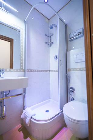 Imagen de la habitación del Hotel Fiorella Milano. Foto 14