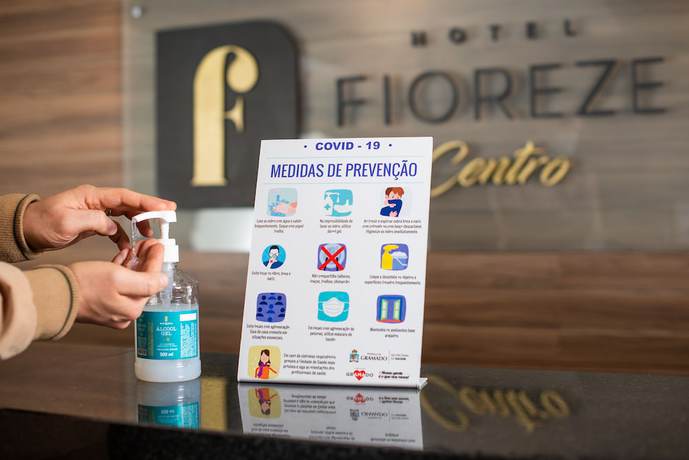 Imagen de los interiores del Hotel Fioreze Centro. Foto 19