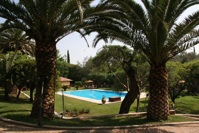 Imagen de la piscina del Hotel Fiori, Dassia. Foto 16
