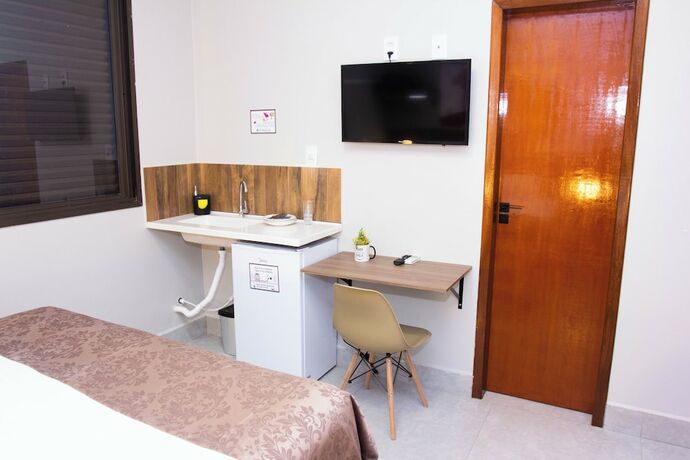 Imagen de la habitación del Hotel Fiori Su&iacute;tes. Foto 13