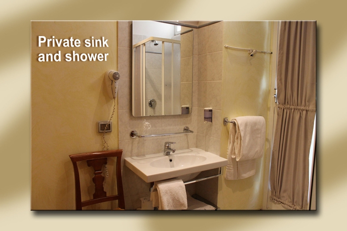 Imagen de la habitación del Hotel Fiori, Via Nazionale. Foto 11