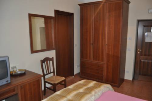 Imagen de la habitación del Hotel Fioriti. Foto 7