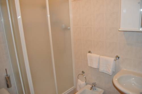 Imagen de la habitación del Hotel Fioriti. Foto 14