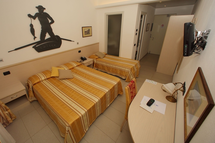 Imagen de la habitación del Hotel Fioroni. Foto 2