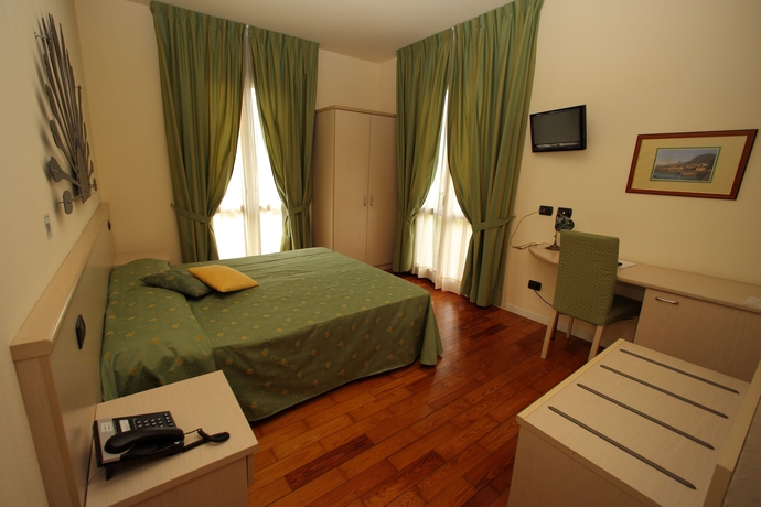 Imagen de la habitación del Hotel Fioroni. Foto 3