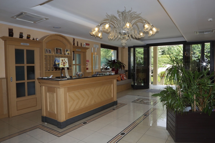 Imagen de los interiores del Hotel Fioroni. Foto 17