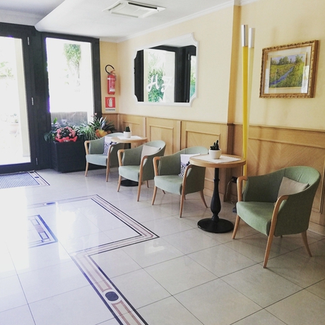 Imagen de los interiores del Hotel Fioroni. Foto 18