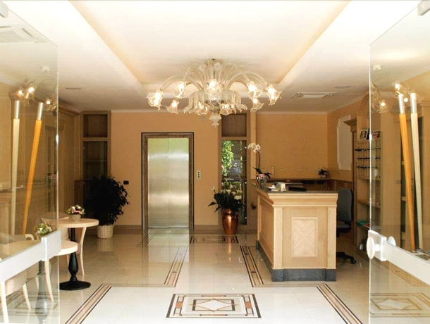 Imagen de los interiores del Hotel Fioroni. Foto 19