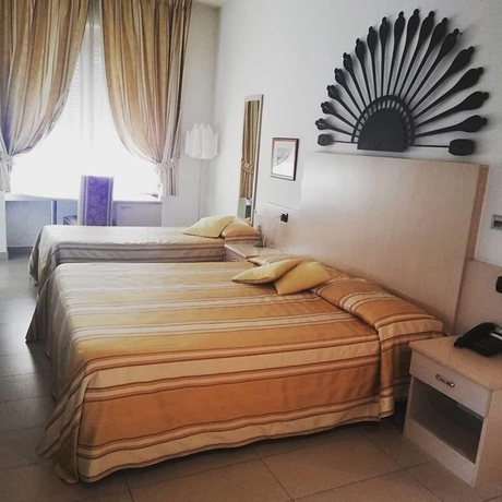 Imagen de la habitación del Hotel Fioroni. Foto 11