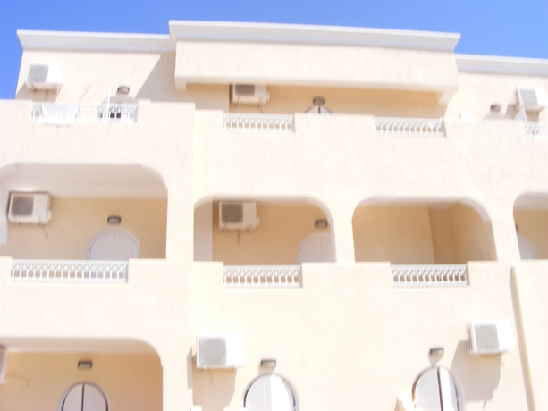 Imagen de los exteriores del Hotel Fira Calm. Foto 13