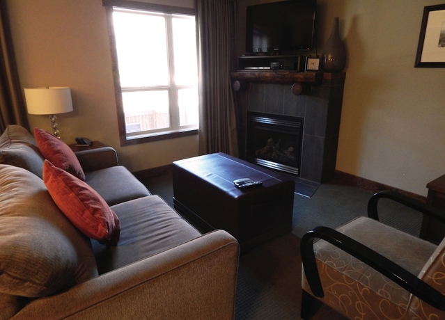 Imagen de los interiores del Hotel Fire Mountain Lodge. Foto 18