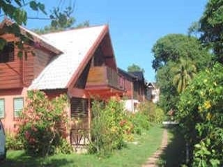 Imagen general del Hotel Firefly Beach Cottages. Foto 3