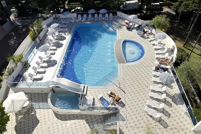 Imagen de la piscina del Hotel Firenze, Bibione. Foto 8