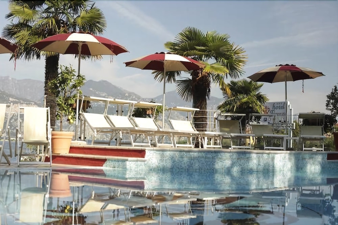 Imagen de la piscina del Hotel Firenze, Brenzone . Foto 10