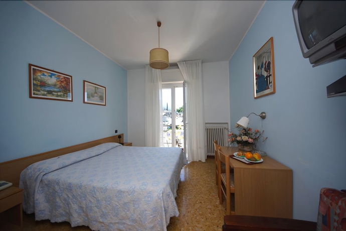 Imagen de la habitación del Hotel Firenze, Malcesine. Foto 14