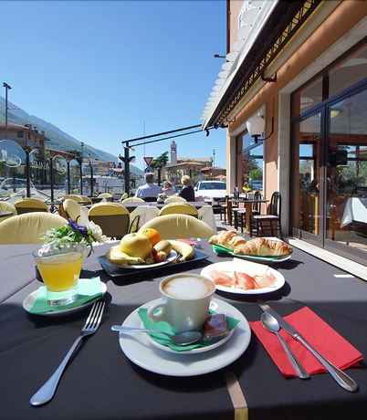 Imagen del bar/restaurante del Hotel Firenze, Malcesine. Foto 11
