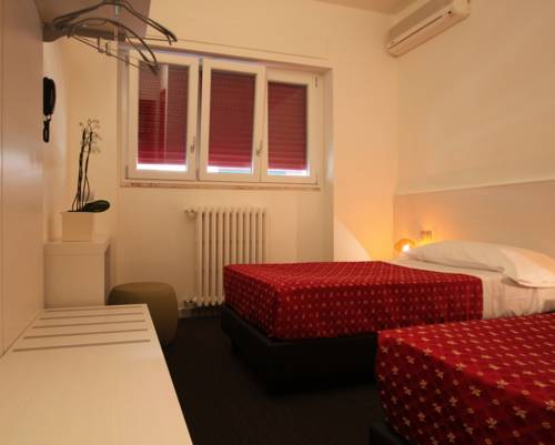Imagen de la habitación del Hotel Firenze, Saronno. Foto 5