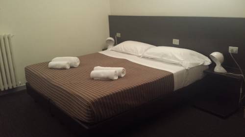 Imagen de la habitación del Hotel Firenze, Saronno. Foto 9