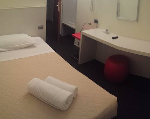 Imagen de la habitación del Hotel Firenze, Saronno. Foto 11