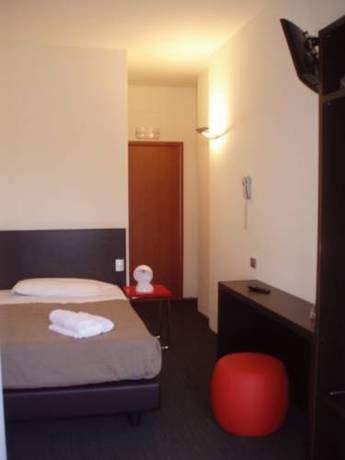 Imagen de la habitación del Hotel Firenze, Saronno. Foto 15