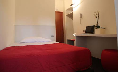 Imagen de la habitación del Hotel Firenze, Saronno. Foto 17