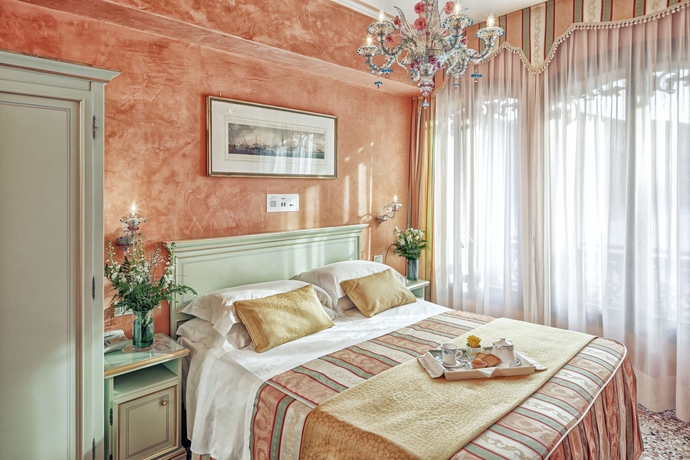 Imagen de la habitación del Hotel Firenze, Venecia. Foto 2