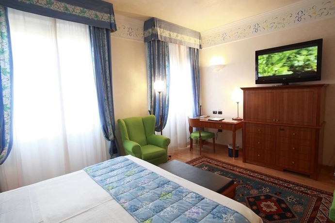 Imagen de la habitación del Hotel Firenze, Verona. Foto 9