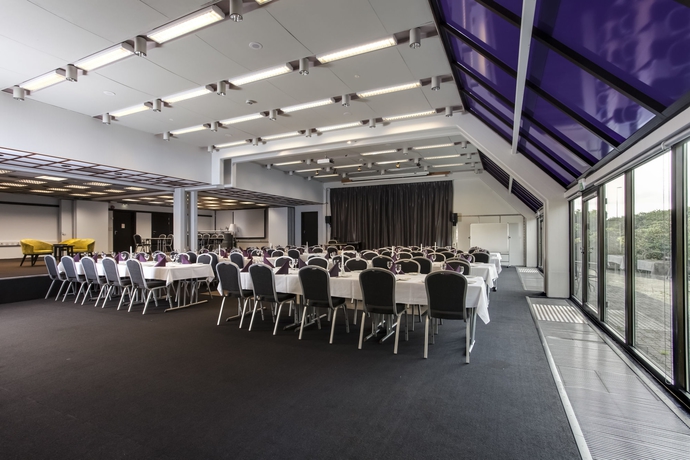 Imagen de los interiores del Hotel First Alstor. Foto 12