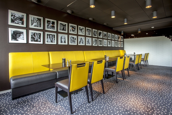 Imagen del bar/restaurante del Hotel First Alstor. Foto 2