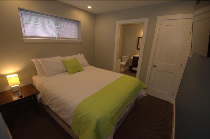 Imagen de la habitación del Hotel First Avenue Executive Suites. Foto 4