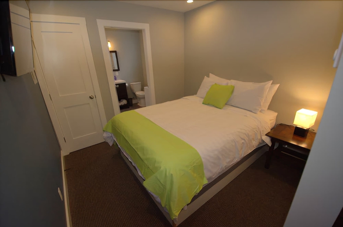 Imagen de la habitación del Hotel First Avenue Executive Suites. Foto 5