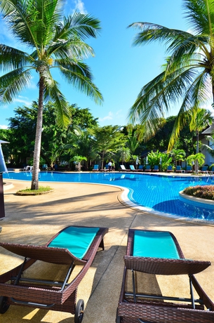 Imagen de la piscina del Hotel First Bungalow Beach Resort. Foto 15