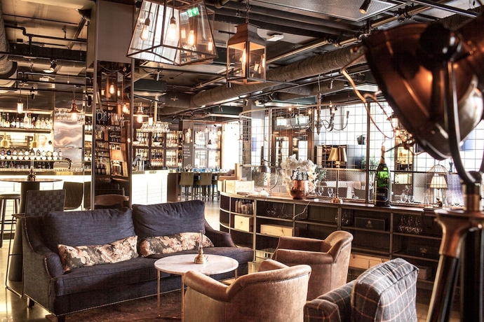 Imagen de los interiores del Hotel First Central. Foto 18