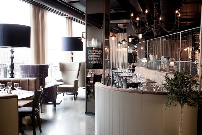 Imagen de los interiores del Hotel First Central. Foto 19