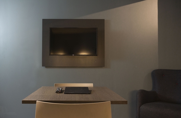 Imagen de la habitación del Hotel First Central. Foto 17