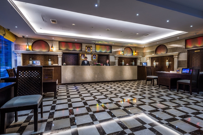 Imagen de los interiores del Hotel First Central Suites. Foto 12