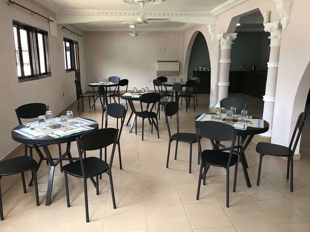 Imagen del bar/restaurante del Hotel First Choice. Foto 5